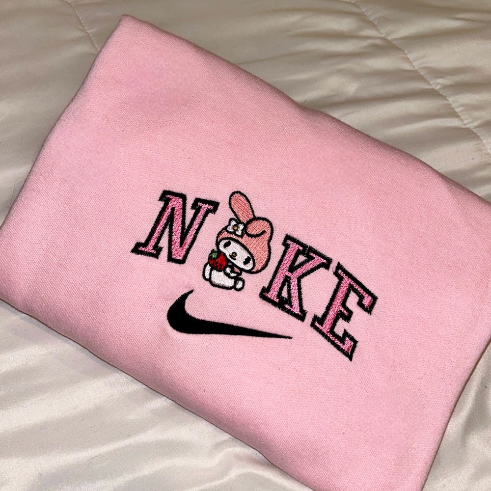 - Melody embroidered design Crewneck 💖